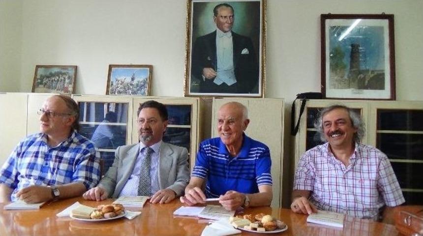 R&uuml;şt&uuml; Mızrak Şiir Kitabı Tanıtımı Yapıldı