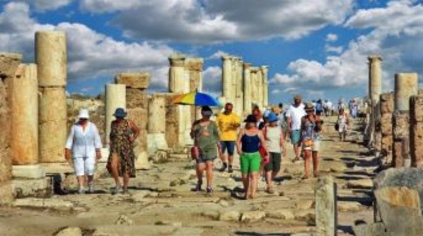 Laodikya Antik Kenti’ne Turist Akını