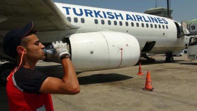 Atatürk Havalimanı'nda Sıcak Ile Mücadele