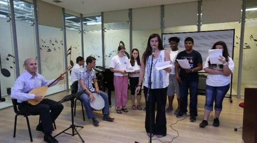 T&uuml;rk&uuml;c&uuml; Amerikan Gen&ccedil;ler