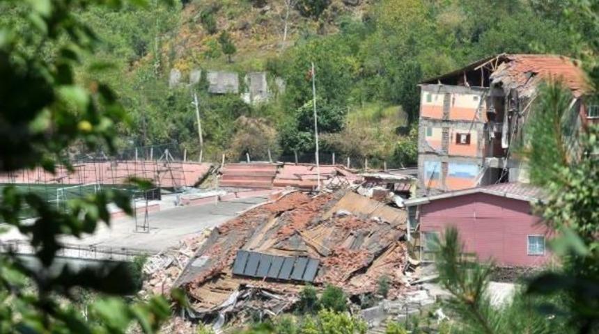 Heyelanda 3 Katlı Okul &Ccedil;&ouml;kt&uuml;