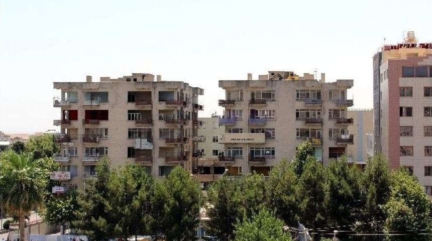 İş Makinesi 8 Katlı Binanın &Uuml;zerinde &Ccedil;alışıyor