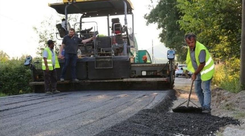 Asfalt &Ccedil;alışması K&ouml;m&uuml;rl&uuml;k Mahallesi&rsquo;nde Devam Ediyor