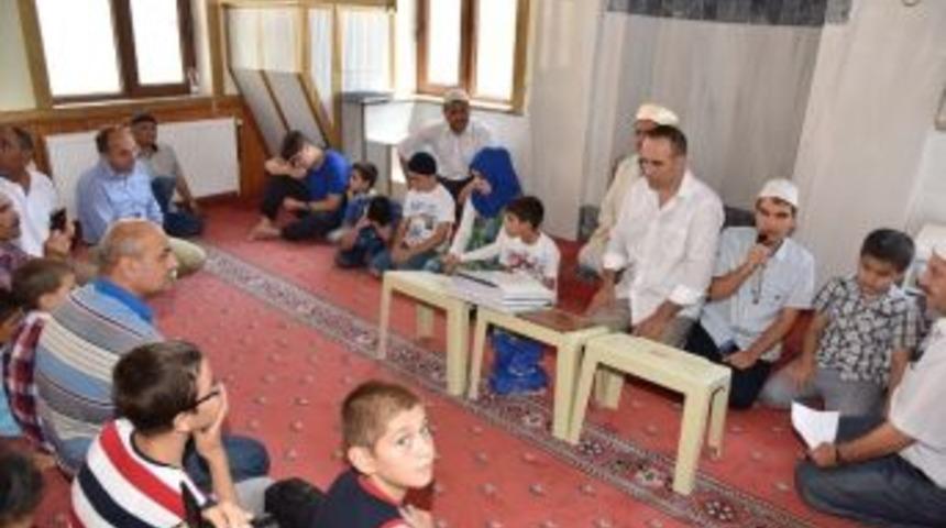 Başkan &Uuml;z&uuml;lmez G&ouml;rme Engelli &Ccedil;ocukların Kur&rsquo;an Ziyafetine Katıldı