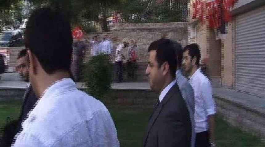 Selahattin Demirtaş'a Protesto
