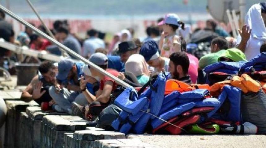 Ayvalık'ta 2 Ayrı Operasyonda 166 Ka&ccedil;ak Yakalandı