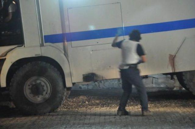 Hakkari'de Polis Lojmanları Ve Toma Aracına Bombalı Saldırı