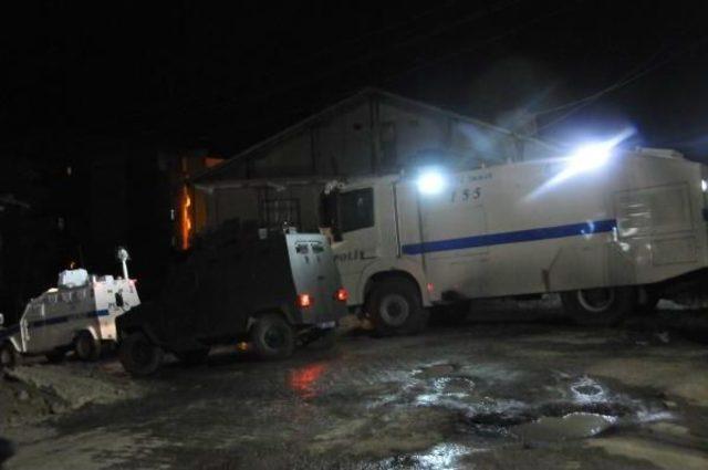 Hakkari'de Polis Lojmanları Ve Toma Aracına Bombalı Saldırı