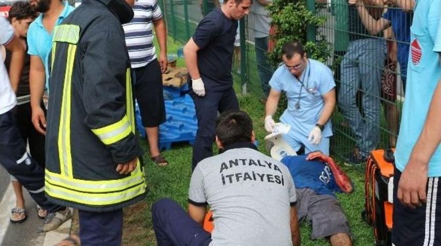 Alanya&rsquo;da Yarım Saatlik Sağanak Yağış Kazalara Neden Oldu