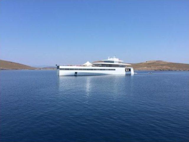 Steve Jobs’ Luxury Yacht Continues Striking Turkey Coasts