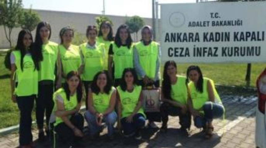 G&ouml;n&uuml;ll&uuml;ler Bu Sefer &Ccedil;ocuklara Neşe G&ouml;t&uuml;rd&uuml;ler