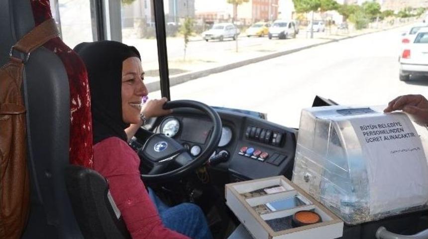 Kadın Şof&ouml;r Direksiyona Ge&ccedil;ti