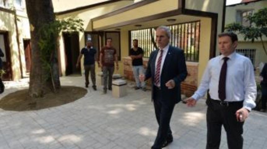 Altıparmak Camii De Yenileniyor