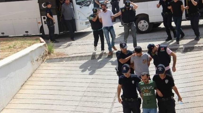 Gaziantep&rsquo;te Pkk Ve Kck Operasyonunda G&ouml;zaltına Alınan Zanlılar Adliyeye Sevk Edildi