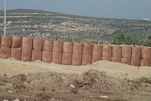 Suriye Sınırına Roketatara Dayanıklı Duvar