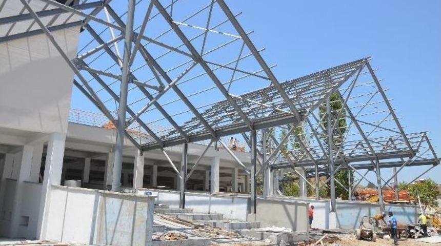 Kuşadası Kapalı Pazar Yeri İnşaatı Son Aşamaya Geldi