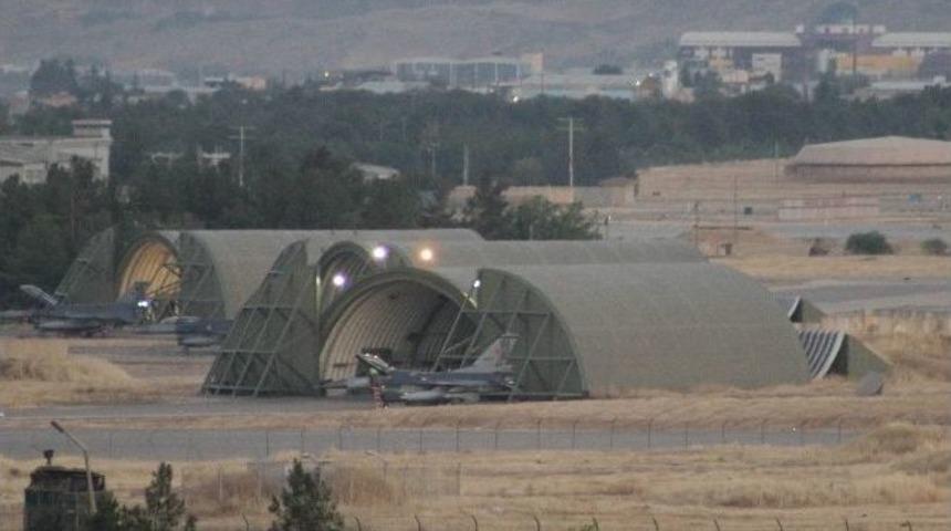 F-16 Savaş U&ccedil;akları Pkk Kamplarını Bombaladı