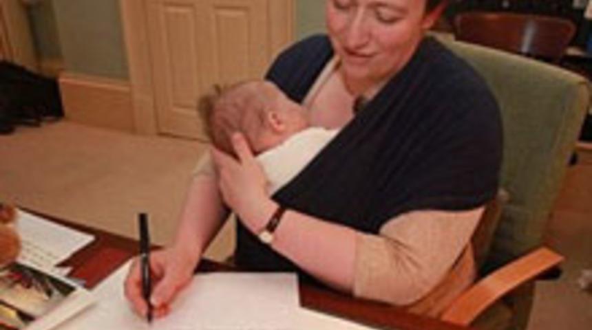 Süper Anne! Doğurdu İşe Gitti