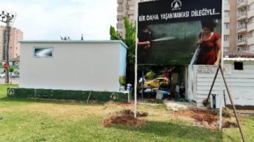 Gezi Parkı&rsquo;na &lsquo;kırmızılı Kadın&rsquo; Panosu