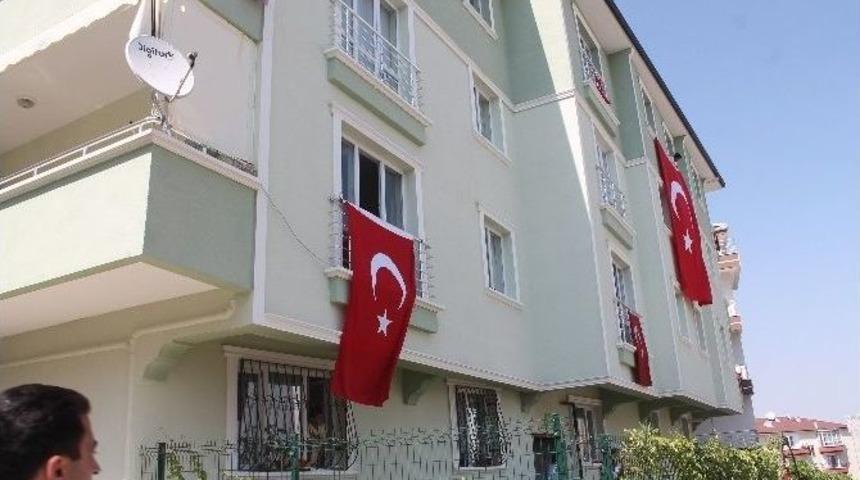 Başkent Şehidine Ağlıyor