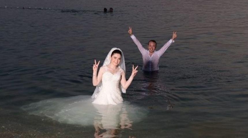 Gelin Ve Damat Sıcaktan Bunalırsa...