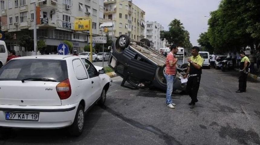 Hafif Ticari Araç Takla Attı: 1 Yaralı