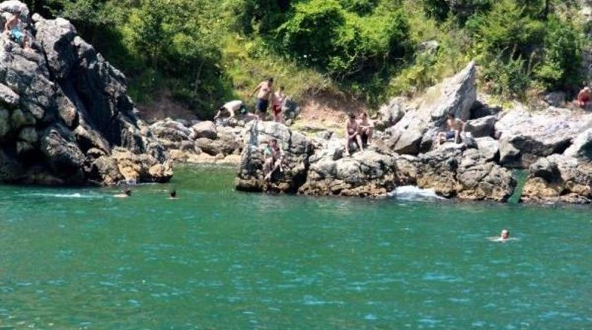 &Uuml;cretli Plajda Cankurtaran Olmamasına Tepki