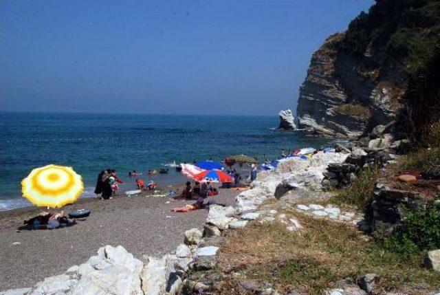 Akçakoca'da Yazlıkçılardan Kadınlar Plajı Tepkisi