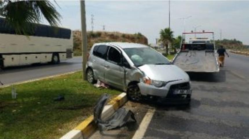 Antalya&rsquo;da Trafik Kazası: 1 Yaralı