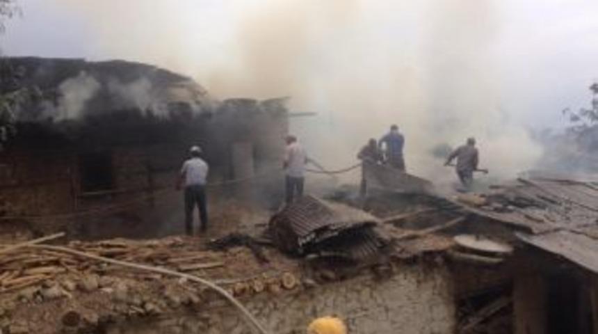 Karaman&rsquo;da 2 Ev K&uuml;l Oldu