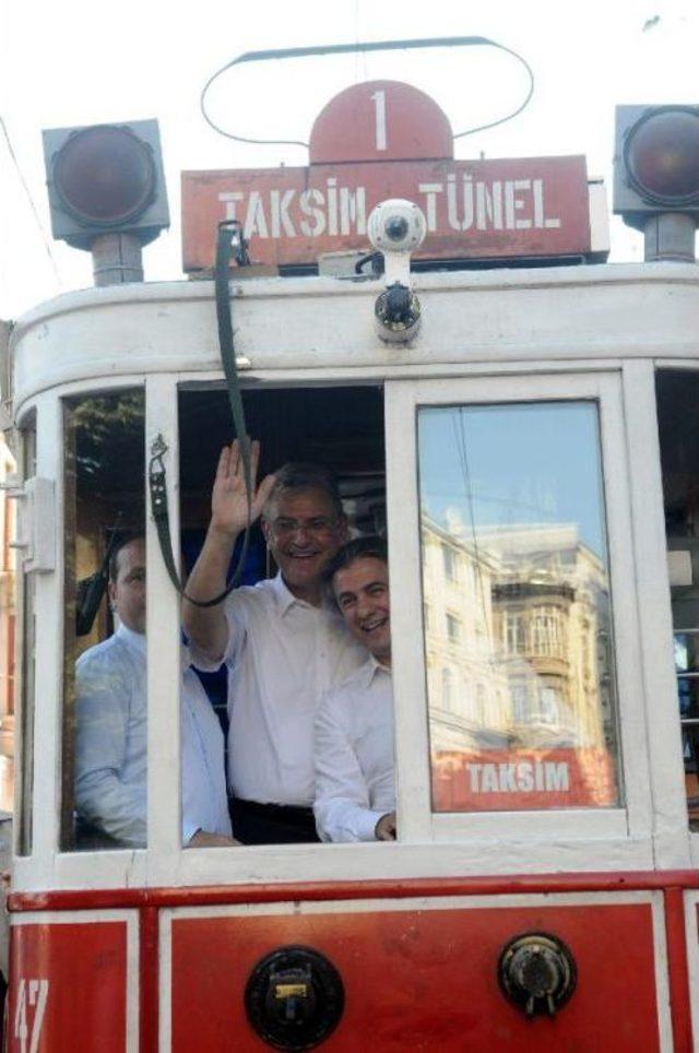 Ab Bakanı Bozkır Tramvaya Bindi, İstiklal Caddesi'nde Dolaştı