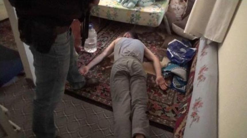 Işid'e Sosyal Medya Üzerinden Militan Kazandırdığı Iddia Edilen 2 Kişi Gözaltına Alındı