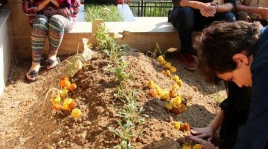 Şehit Polisin Mezarında Kuran Okundu