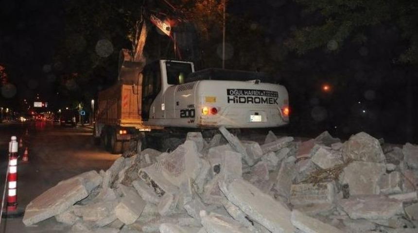 Manisa B&uuml;y&uuml;kşehir Belediyesi Gece Mesaisinde