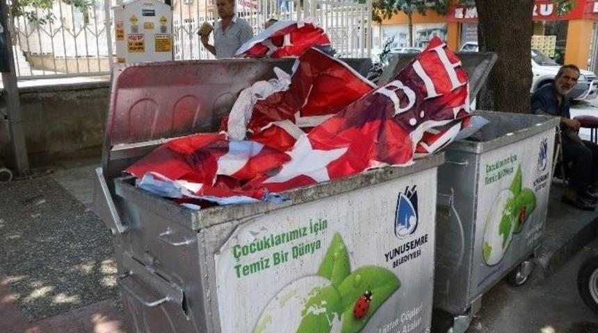 Manisa&rsquo;da Billboard Polemiği Bayrak Krizine D&ouml;nd&uuml;