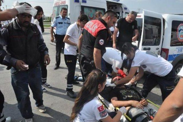 İşçilerle Seyyar Satıcıların 'kaldırıma Basma' Kavgası: 12 Yaralı