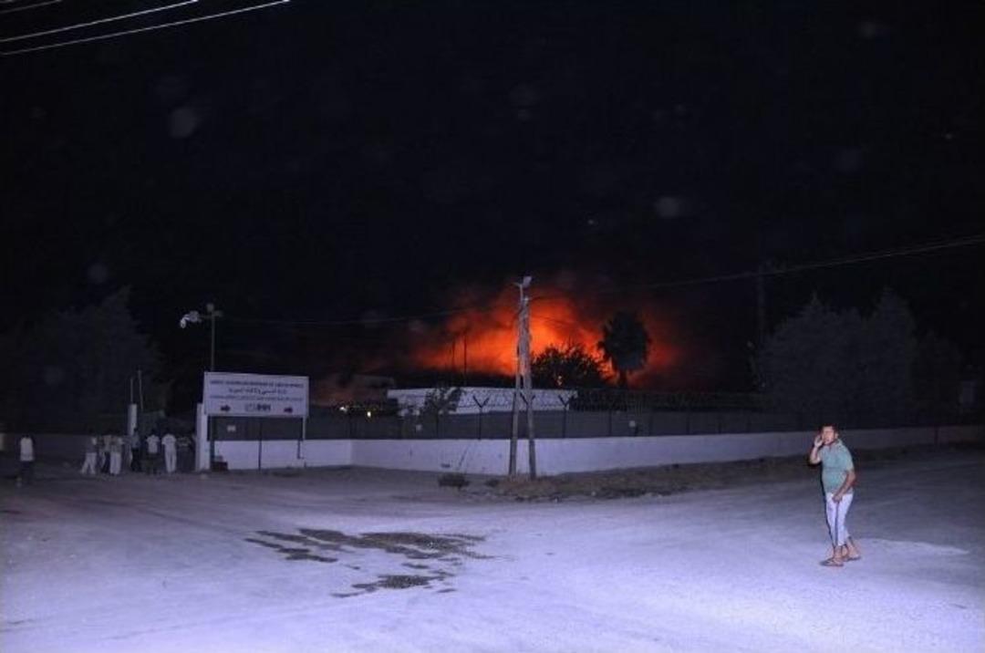 İhh Reyhanlı Lojistik Merkezinde B&uuml;y&uuml;k Yangın