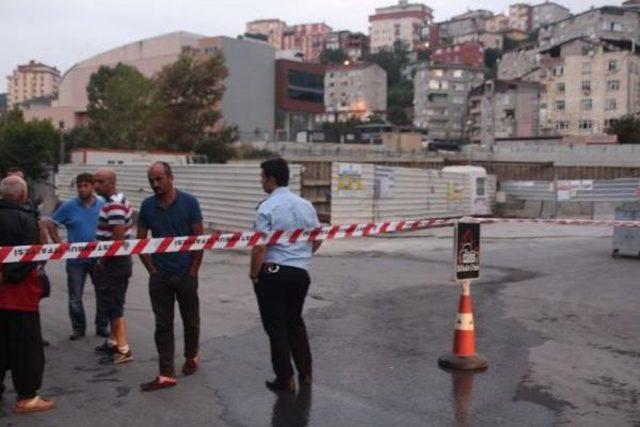 Sarıyer'de Üniversite Yurdu Inşaatında Toprak Kayması Meydana Geldi