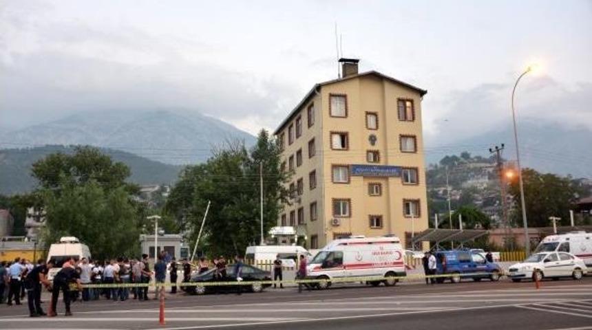 Pozantı Emniyet M&uuml;d&uuml;rl&uuml;ğ&uuml;'ne Silahlı Saldırı: 2 Polis Şehit, 2 Pkk'lı &Ouml;ld&uuml;r&uuml;ld&uuml;