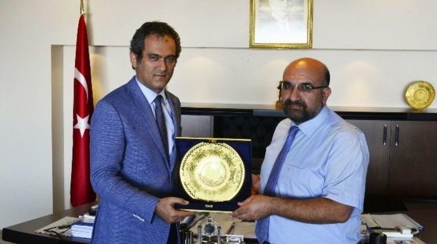 Rekt&ouml;r &Ouml;zer, &Ccedil;etinkaya&rsquo;yı Makamında Kabul Etti