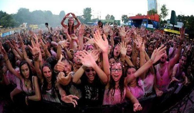 D&uuml;nyanın En Renkli Festivali &lsquo;Life In Color&rsquo;In Biletleri G&uuml;nler &Ouml;ncesinden T&uuml;kendi 2