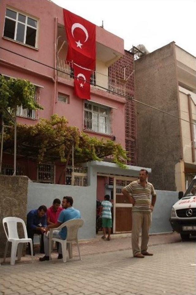 Şehit Polisin Evine Ateş Düştü