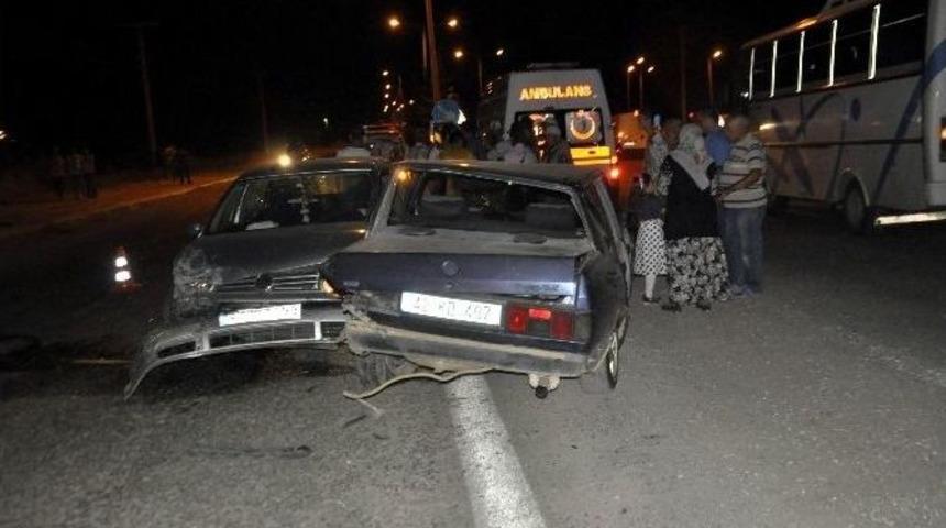 Seydişehir&rsquo;da İki Otomobil &Ccedil;arpıştı: 1 Yaralı