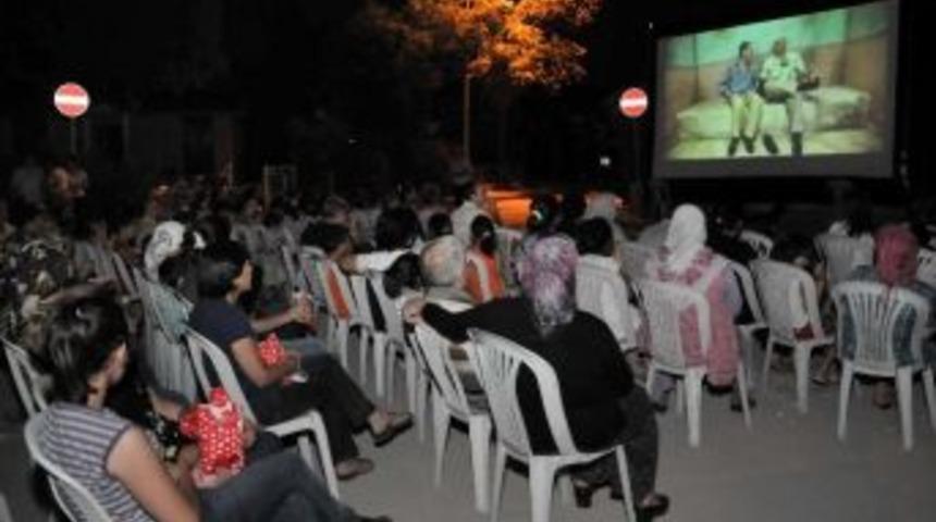 Yenimahalle Belediyesi Sinemayı Parklara Taşıyor