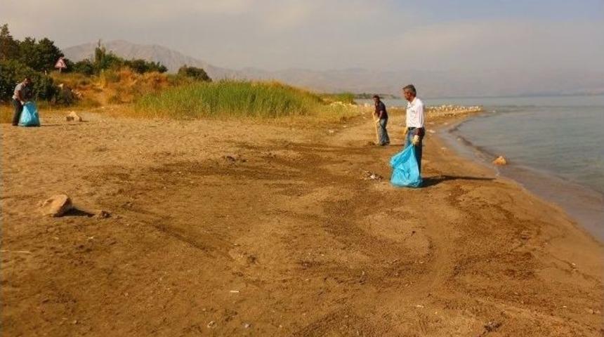 Edremit&rsquo;te Sahil Temizliği