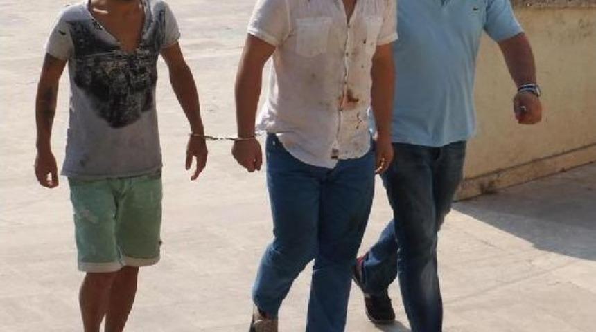 Berberlerin M&uuml;şteri Kavgası; 5 Yaralı