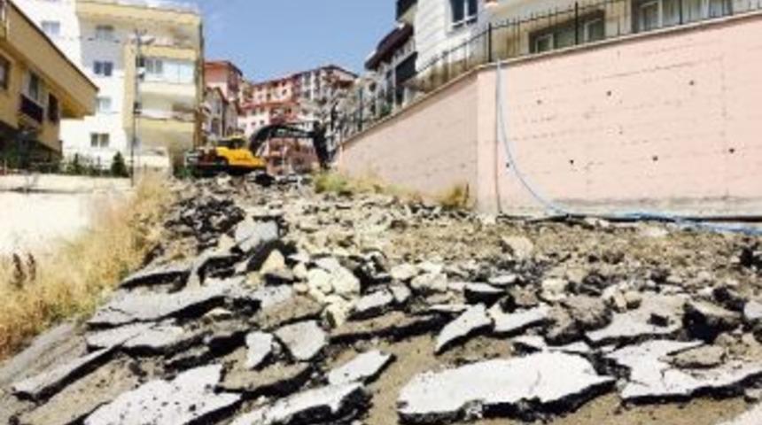 Keçiören’de Asfaltlama Ve Tretuvar Çalışmaları Tam Gaz Sürüyor