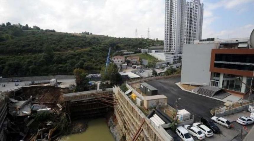 Sarıyer'de Inşaatta Yaşanan G&ouml;&ccedil;&uuml;kle Ilgili Kurtarma &Ccedil;alışmaları S&uuml;r&uuml;yor