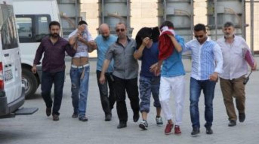 7 Bin Liralık Hurda Malzeme &Ccedil;alan 3 Kişi Yaralandı