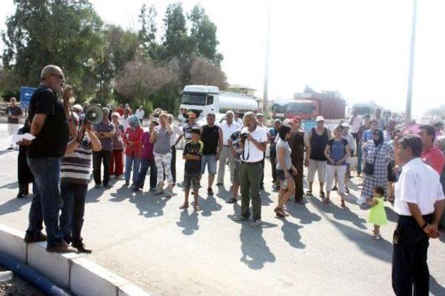 8 Aydır Bitmeyen Yolu, Protesto Edip Trafiğe Kapattılar